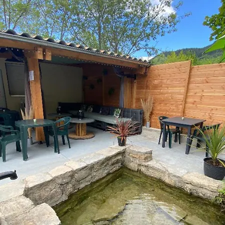 Camping Pour 2 Avec Terrasse - Rampe D'acces - Api-1-52-922 *