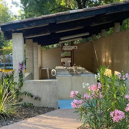 Campsite Pour 2 Avec Terrasse - Rampe D'acces - Api-1-52-922 *