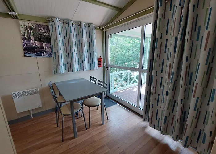 Pour 2 Avec Terrasse - Rampe D'acces - Api-1-52-922 Camping