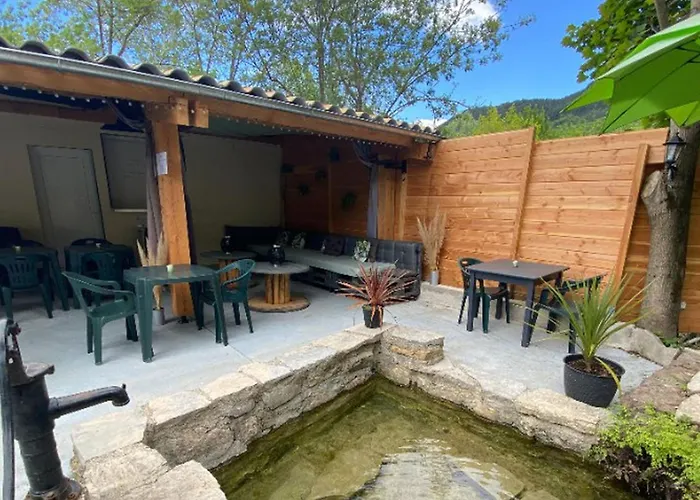 Camping Pour 2 Avec Terrasse - Rampe D'acces - Api-1-52-922 *