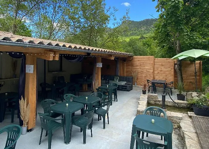 Camping Pour 2 Avec Terrasse - Rampe D'acces - Api-1-52-922