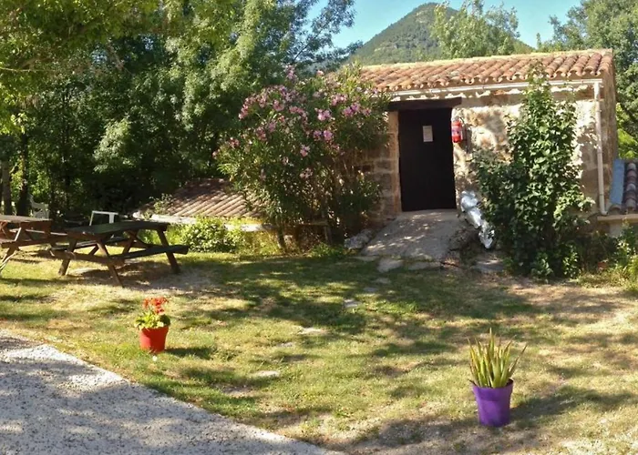 Camping Pour 2 Avec Terrasse - Rampe D'acces - Api-1-52-922 Soubes