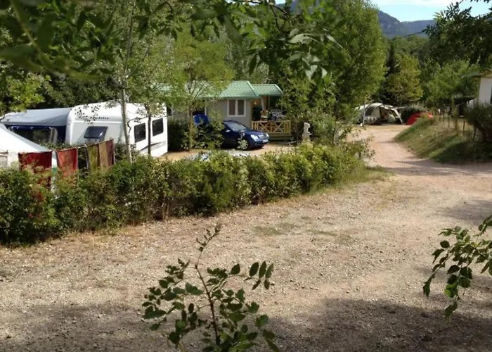 Camping Pour 2 Avec Terrasse - Rampe D'acces - Api-1-52-922 *