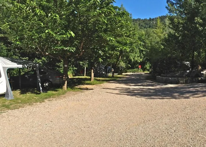 Camping Pour 2 Avec Terrasse - Rampe D'acces - Api-1-52-922